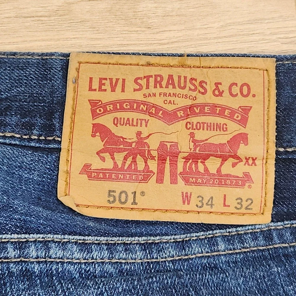Levis 501 Jeans Mens 34x32 Blue Med Wash Button Fly Straight Denim Casual